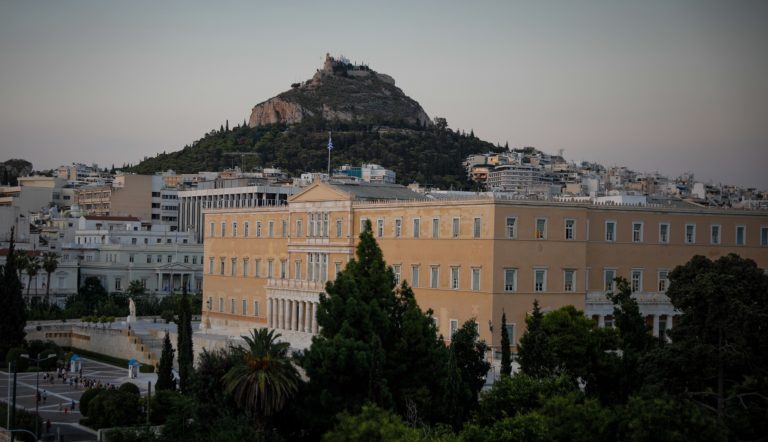 ΠΑΣΟΚ-Κίνημα Αλλαγής: Ερώτηση στη Βουλή για την «ανυπαρξία στην ΑΔΑΕ ηλεκτρονικού αρχείου διατάξεων για τις παρακολουθήσεις»