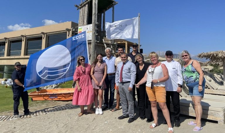 Χανιά: Αναρτήθηκε η πρώτη γαλάζια σημαία στο Δήμο Αποκορώνου