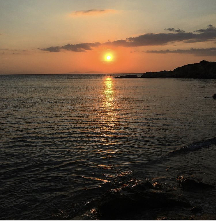 Πόσο στοιχίζει η βουτιά στις οργανωμένες παραλίες της Αττικής – Eφτά επιλογές στην «Αθηναϊκή Ριβιέρα»