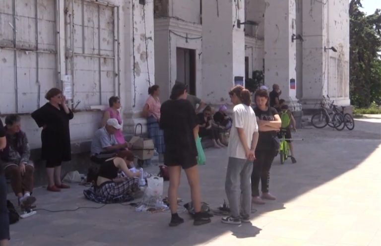 Ουκρανία:  Έλλειψη νερού και τροφίμων στη Μαριούπολη – Μόνο σε ένα 24ωρο 39 επιδρομές των Ρώσων