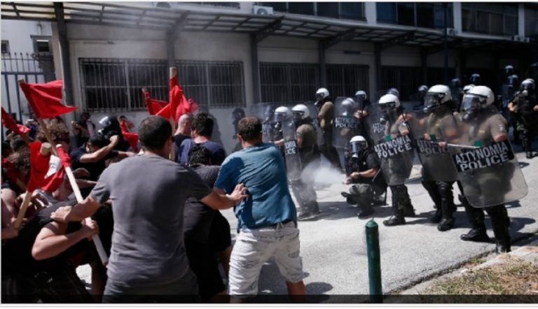 Χρ. Σπίρτζης: Ακινητοποιημένοι φοιτητές στο έδαφος, δυνάμεις των ΜΑΤ ακόμη και εντός των κτιρίων του ΑΠΘ