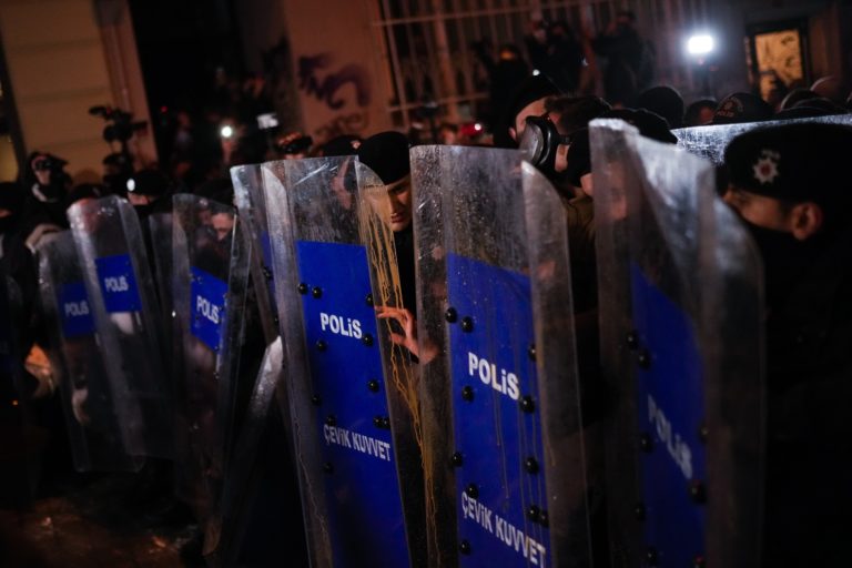 Τουρκία: Αθρόες συλλήψεις στα επεισόδια της πλατείας Ταξίμ -Τους 170 αριθμούν οι προσαχθέντες