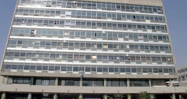 Αποχώρησαν ειρηνικά οι φοιτητές από την Πρυτανεία του ΑΠΘ