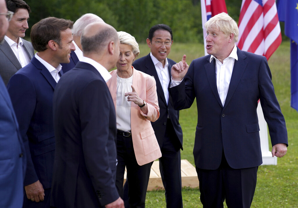 G7 – Προειδοποίηση Τζόνσον σε Μακρόν: «Όχι διαπραγματεύσεις τώρα για την Ουκρανία»