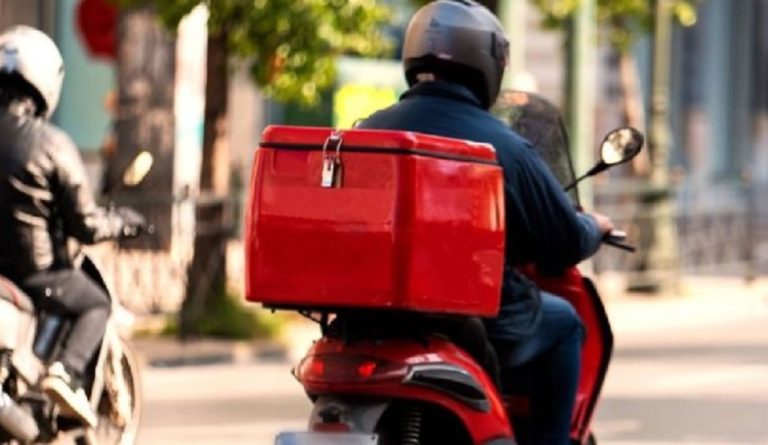 Πάτρα: Ντελιβεράδες εντόπισαν τον οδηγό που χτύπησε και εγκατέλειψε συνάδελφό τους