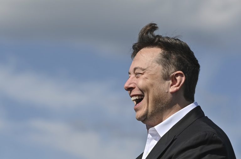 Tesla: Aγωγή για παραβίαση της ομοσπονδιακής νομοθεσίας που διέπει τις απολύσεις εργαζομένων