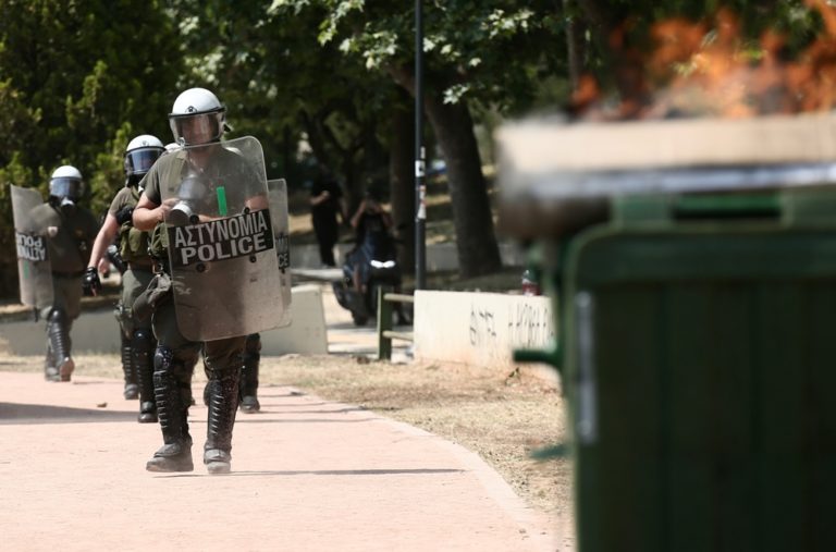 ΑΠΘ: Δύο συλλήψεις και δύο τραυματίες αστυνομικούς ανακοίνωσε η ΕΛΑΣ