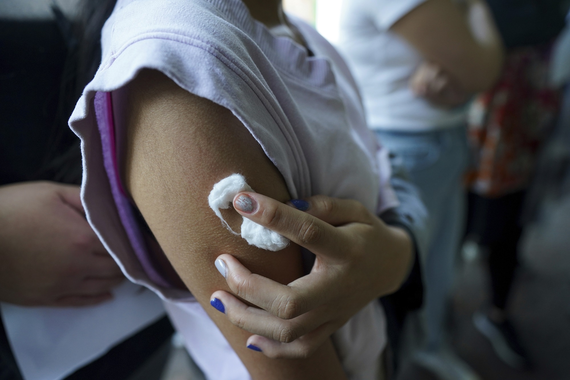 Covid-19: Τα εμβόλια εκτιμάται ότι απέτρεψαν 20 εκατ. θανάτους παγκοσμίως την πρώτη χρονιά που χορηγήθηκαν