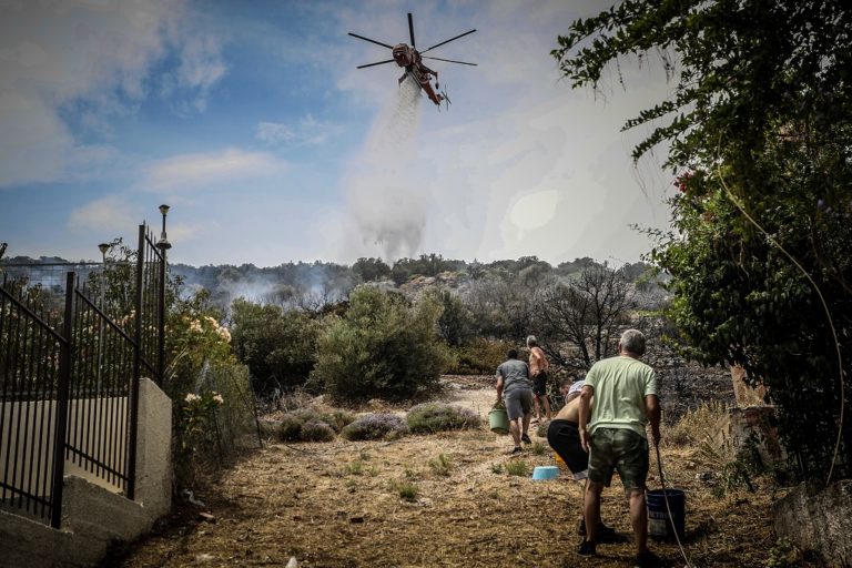 Πυρκαγιά στον οικισμό Αγ. Ιωάννης στην Αρτέμιδα