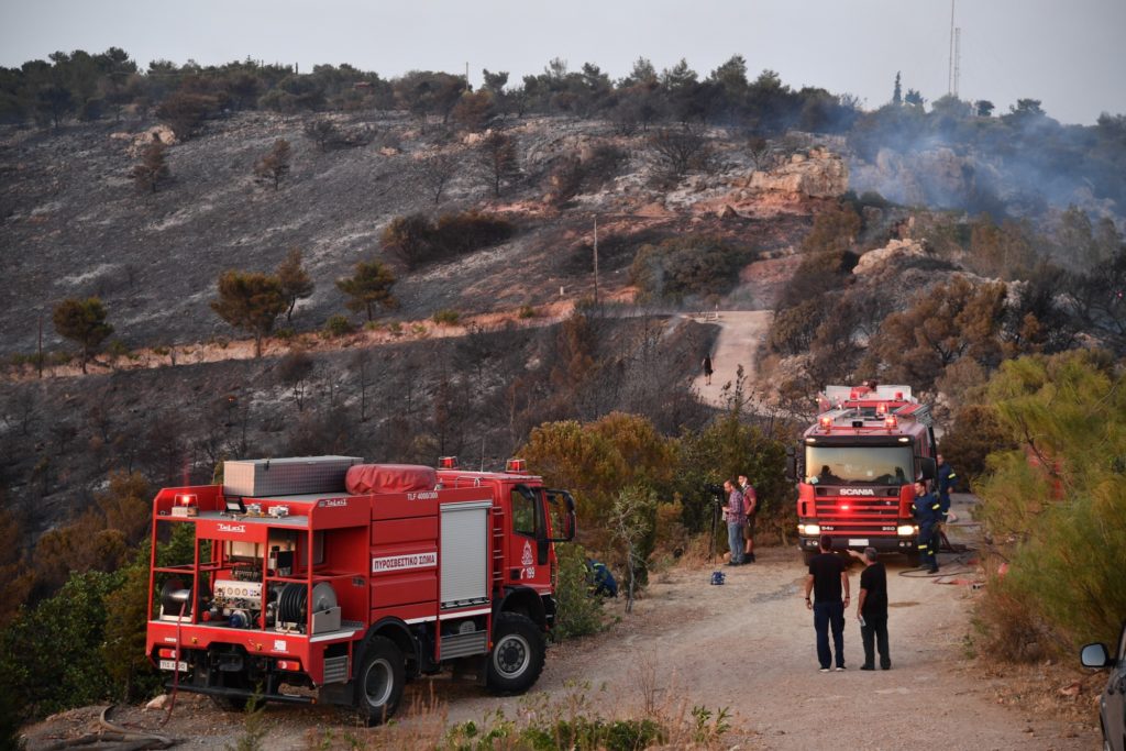 Σε ύφεση η φωτιά στη Βάρη- Βούλα – Σε επαγρύπνηση οι πυροσβεστικές δυνάμεις