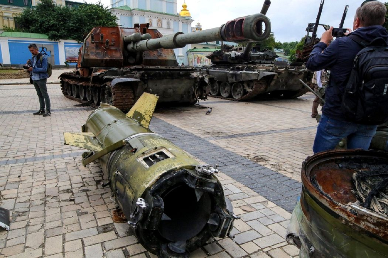 Ουκρανία: «Ανίκητος Στρατός» ονομάζεται η περιοδεύουσα έκθεση  στην Ευρώπη με ρωσικά τανκς που έχουν καταστραφεί στο ουκρανικό έδαφος
