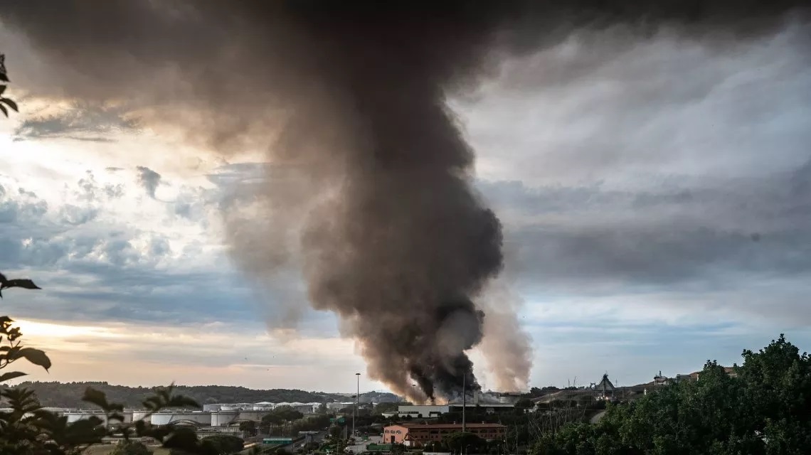 Ρώμη: Κίνδυνος τοξικών αερίων σε ακτίνα 6 χιλιομέτρων από πυρκαγιά σε εργοστάσιο επεξεργασίας απορριμμάτων