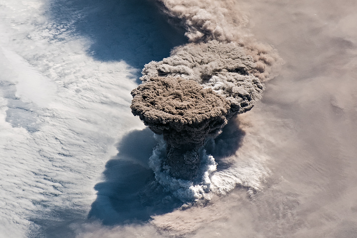 Ηφαίστειο Sarychev: Εξερράγη 13 χρόνια πριν και εικόνες του από το διάστημα ακόμα σαγηνεύουν