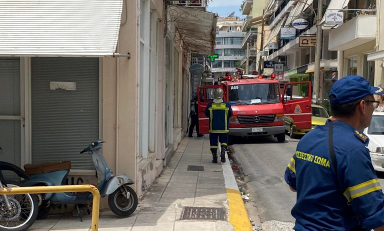 Καλαμάτα: Άμεση επέμβαση της Πυροσβεστικής για φωτιά σε διαμέρισμα στο κέντρο της πόλης (video)