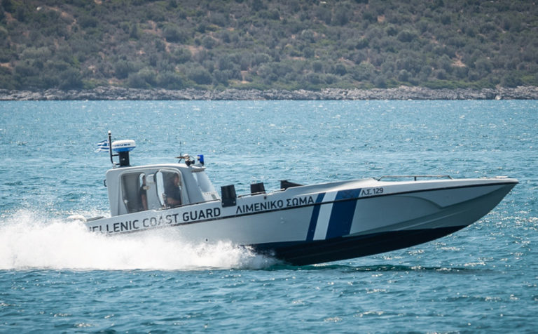 Θεσσαλονίκη: ΙΧ έπεσε στη θάλασσα – Απεγκλωβίστηκαν χωρίς τις αισθήσεις τους δύο επιβαίνοντες