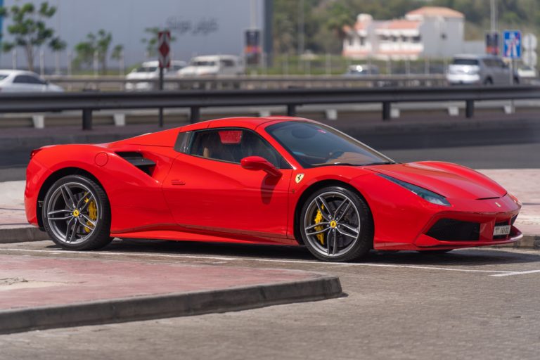“Απόβαση” Ferrari στην Κέρκυρα – Ένα από τα πιο ακριβά super car στο νησί των Φαιάκων