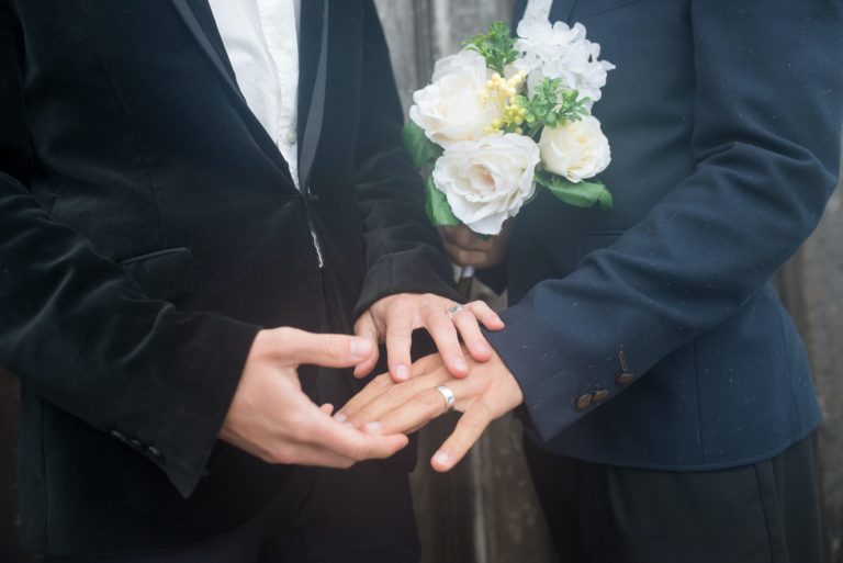Ο ΣΥΡΙΖΑ κατέθεσε πρόταση νόμου για τον γάμο ατόμων του ίδιου φύλου