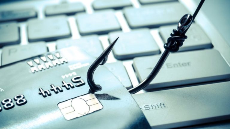 Έρευνα της ΕΡΤ για το «phishing»: Πώς λειτουργούν οι σπείρες – Τα κόλπα για πλήρη πρόσβαση στο e-banking και τα site «κλώνοι»