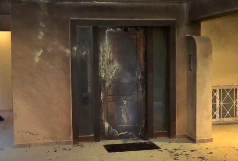 Βριλήσσια: Έκρηξη εμπρηστικού μηχανισμού σε πολυκατοικία που διαμένει γνωστός δημοσιογράφος