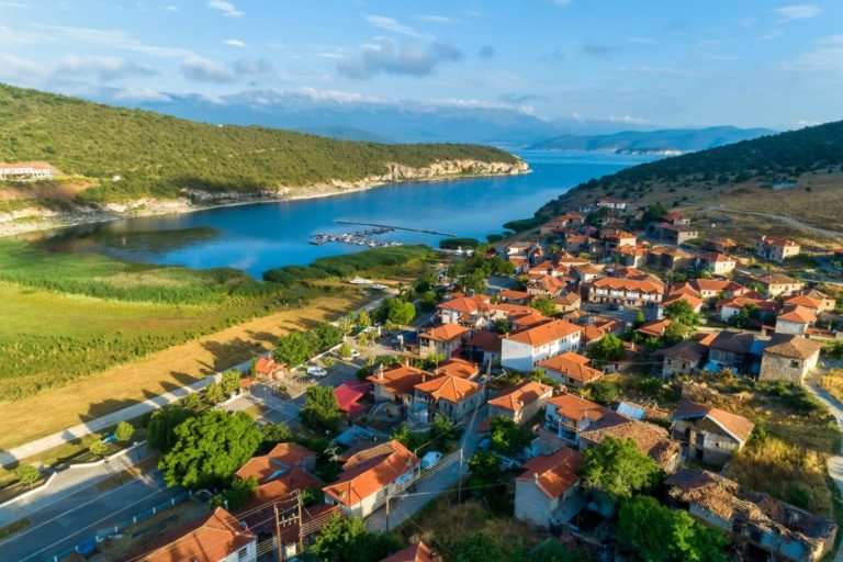 Πρέσπες: Οι λίμνες που αποτελούν το εφαλτήριο τριεθνούς συνεργασίας στα Βαλκάνια (video)