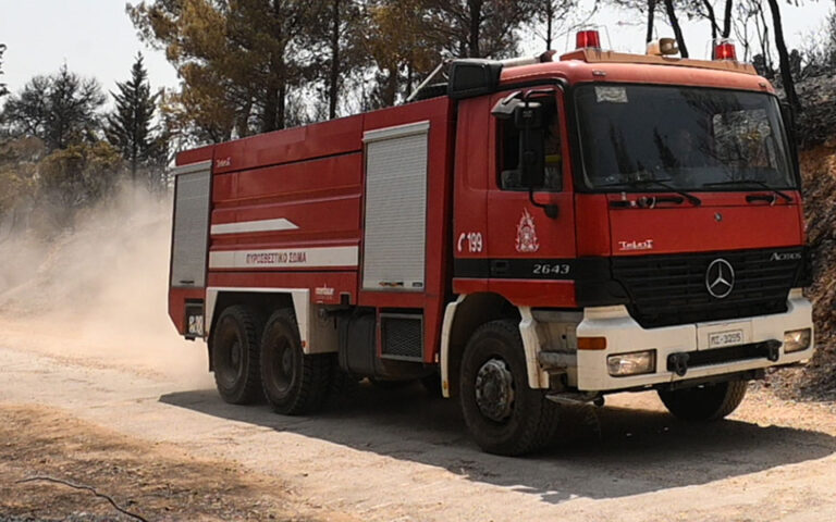 Κέρκυρα: Πυρκαγιά σε αποθήκη χρωμάτων στα Καρουμπάτικα