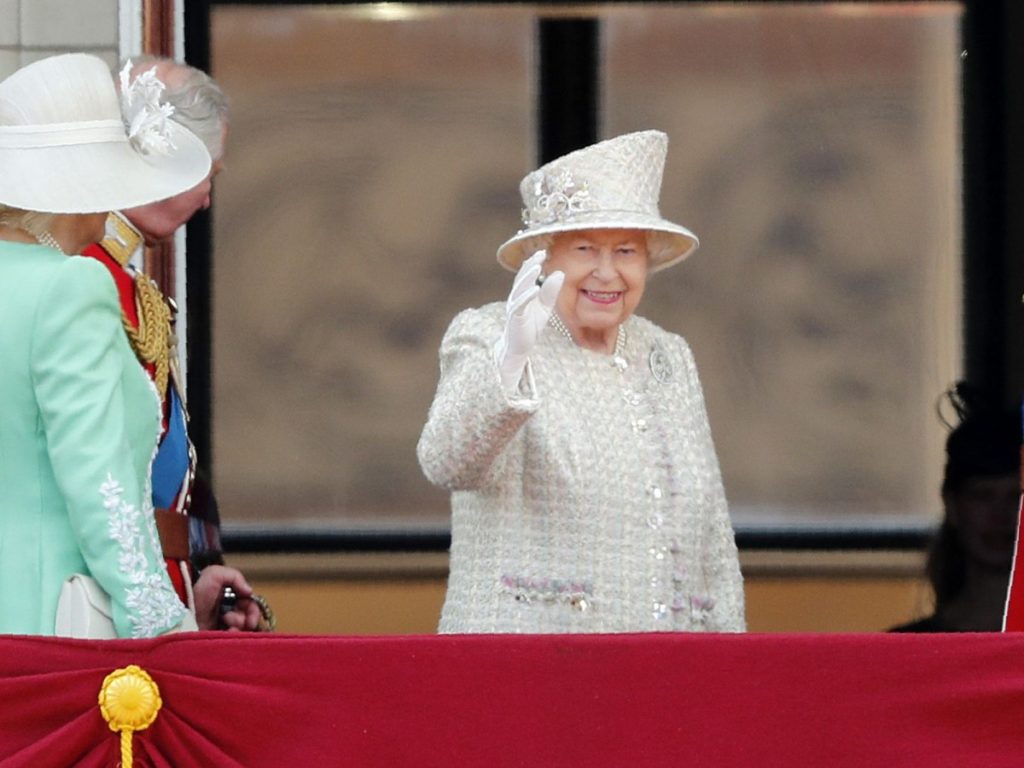 Απούσα η βασίλισσα Ελισάβετ από τις εκδηλώσεις για το πλατινένιο Ιωβηλαίο λόγω κινητικών προβλημάτων (video)