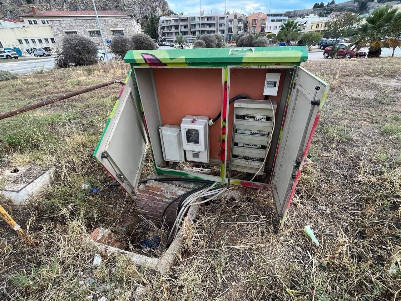 Βανδαλισμοί στο λιμάνι του Ναυπλίου: Έκλεψαν pillars ηλεκτρικού ρεύματος και φρεατίων