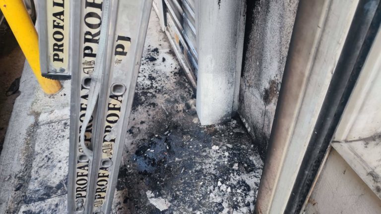 Εξάρχεια: Εμπρηστική επίθεση σε υποκατάστημα τράπεζας