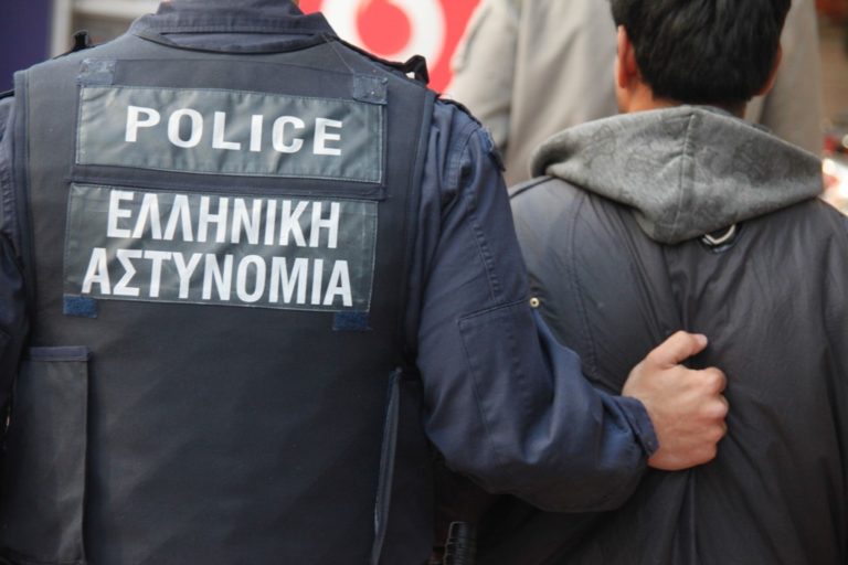 Η αστυνομία απελευθέρωσε οκτώ παράτυπους μετανάστες που κρατούνταν σε διαμέρισμα στη Θεσσαλονίκη