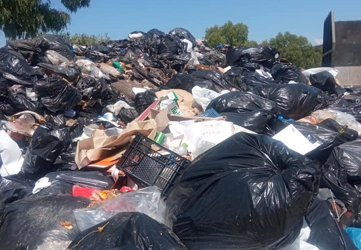 Ζάκυνθος: Τραγική η κατάσταση με τα σκουπίδια στο αμαξοστάσιο του Δήμου – Στο αυτόφωρο ο διευθυντής καθαριότητας