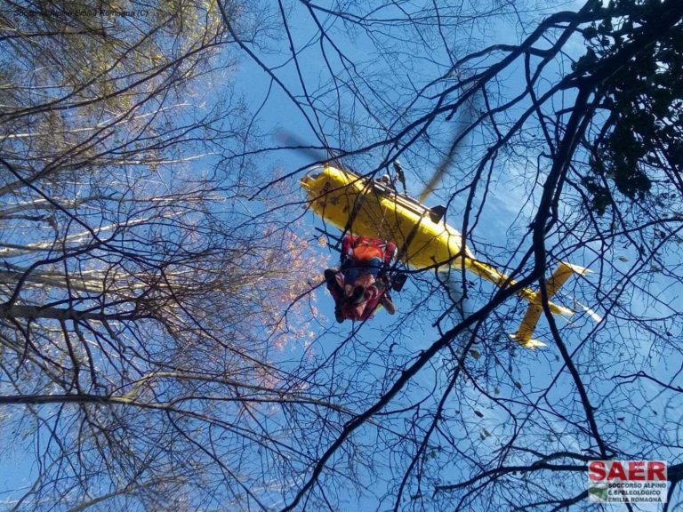 Ιταλία: Συνετρίβη σε βουνοπλαγιά το ελικόπτερο που είχε εξαφανιστεί εν μέσω θύελλας – Νεκροί και οι 7 επιβαίνοντες