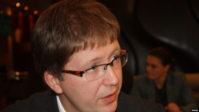 Ρωσία: Ένταλμα σύλληψης του γνωστού Ρώσου δημοσιογράφου Αντρεί Σαλντάτοφ