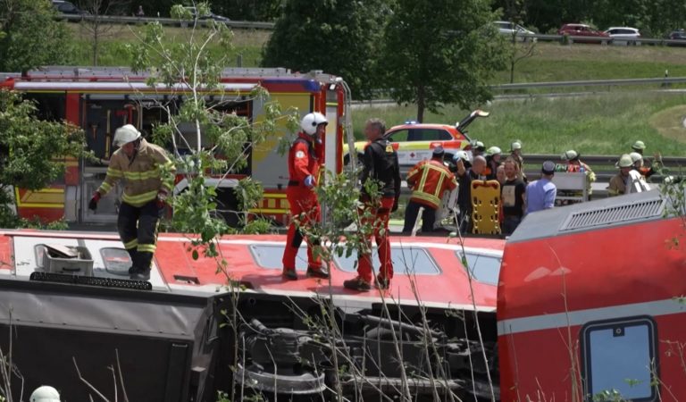 Εκτροχιασμός τρένου στη νότια Γερμανία: Tουλάχιστον 4 νεκροί, δεκάδες τραυματίες
