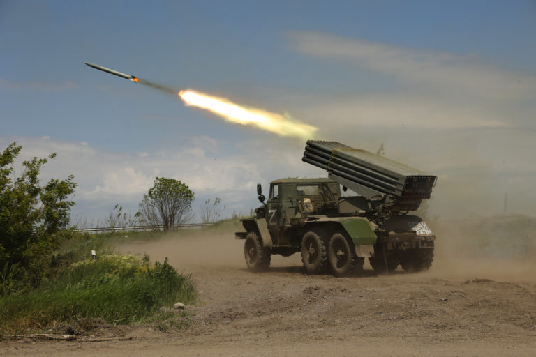 Πόλεμος στην Ουκρανία: Πυραύλους εδάφους-αέρος «μέσου και μεγάλου βεληνεκούς» ετοιμάζουν οι ΗΠΑ