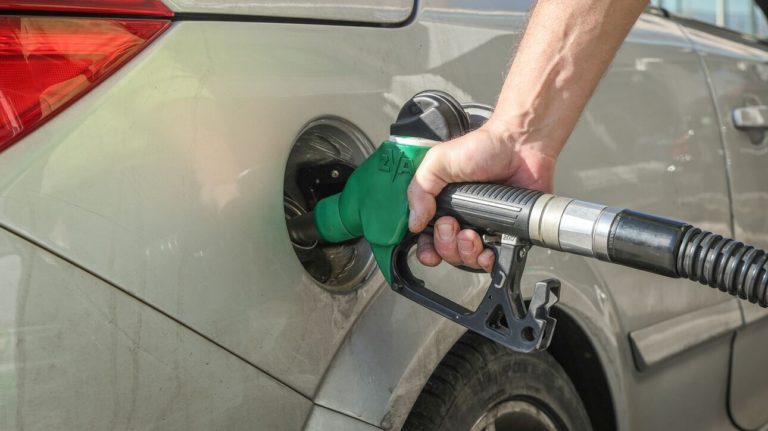 Πώς θα καταναλώνουμε λιγότερη βενζίνη: Συμβουλές από τον Κων/νο Ιαβέρη, δάσκαλο ασφαλούς οδήγησης