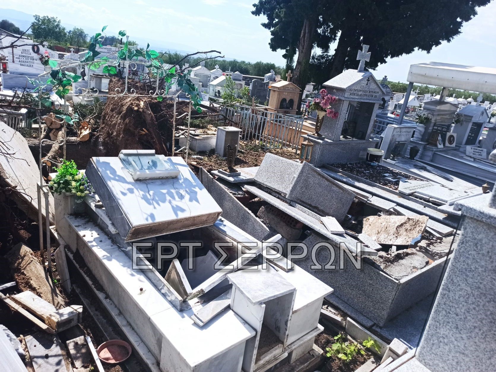 Σέρρες: Ζημιές στο νεκροταφείο της Παλαιοκώμης από το μπουρίνι