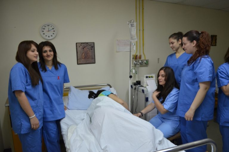 Πτολεμαΐδα: Φοιτήτριες του τμήματος Μαιευτικής θα εκπαιδευτούν στη γονιμότητα – υπογονιμότητα  ενημερώνοντας  ζευγάρια για την απόκτηση παιδιού