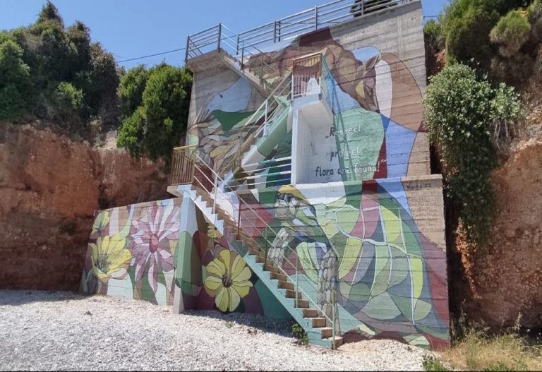 Εικαστική παρέμβαση σε παραλία του δήμου Νότιας Κυνουρίας