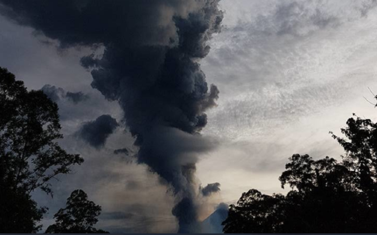 Παπούα Νέα Γουινέα: Εξερράγη το ηφαίστειο Ουλαβούν, από τα πιο επικίνδυνα παγκοσμίως