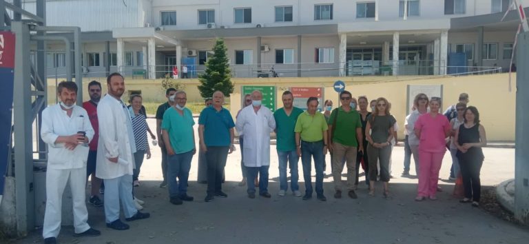 Καρδίτσα: Έκτακτη κινητοποίηση στην πύλη του νοσοκομείου για το ακτινολογικό