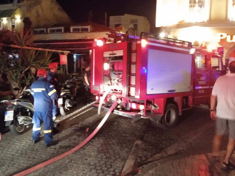 Μυτιλήνη: Αναστάτωση από φωτιά στην κουζίνα Cafe / Bar στην πλατεία Σαπφούς  (video  – φωτογραφίες)