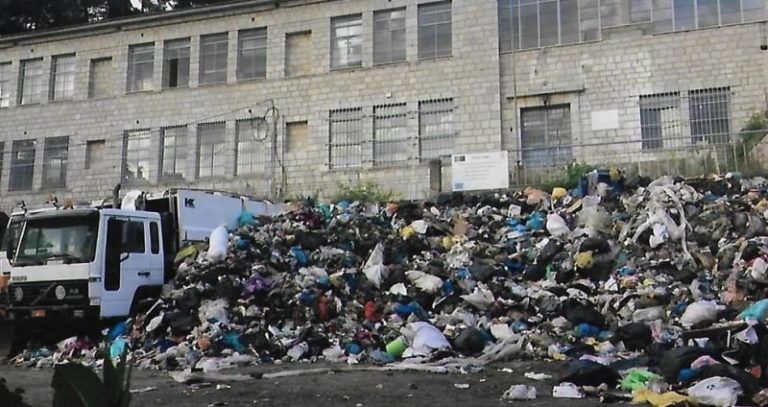 Αρκαδία: Στην Παλαιόχουνη τα σκουπίδια από το Γυμνάσιο Δημητσάνας – Τι αναφέρει το ΦΕΚ
