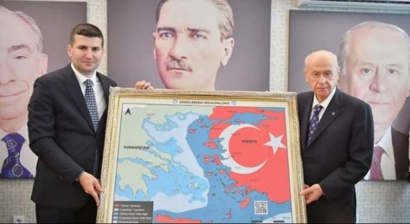 Χάρτη με τουρκικό το μισό Αιγαίο και την Κρήτη παρουσίασε ο Μπαχτσελί – Καταδικαστέα ενέργεια, αμφισβητεί την κυριαρχία μας, λέει η Αθήνα