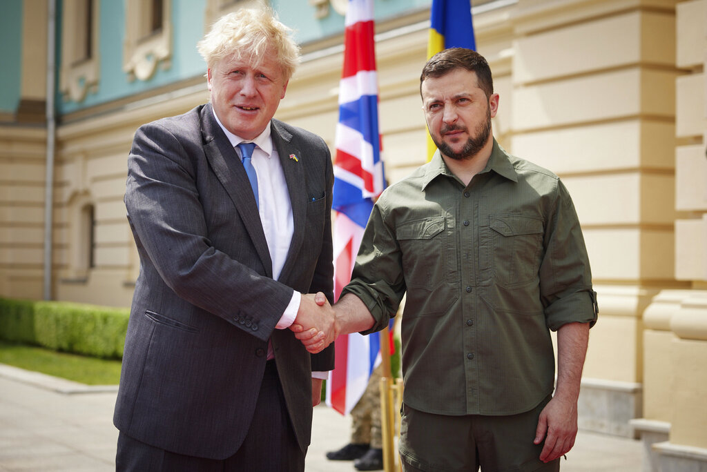 Βρετανία: Ο Τζόνσον ενημέρωσε τον Ζελένσκι για όσα συζητήθηκαν στη Σύνοδο του ΝΑΤΟ