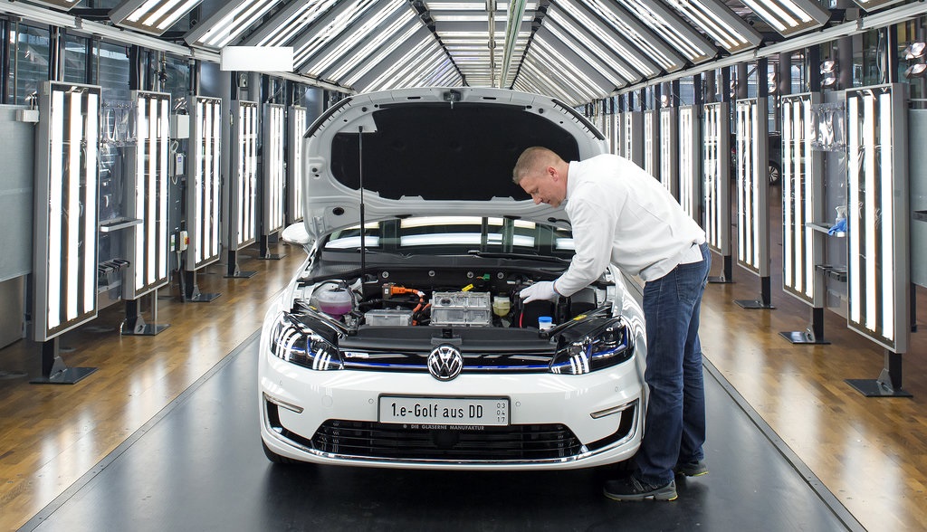 Γερμανία: Αυξημένη η ζήτηση των ηλεκτρικών αυτοκινήτων – “Φρένο” στις επιδοτήσεις