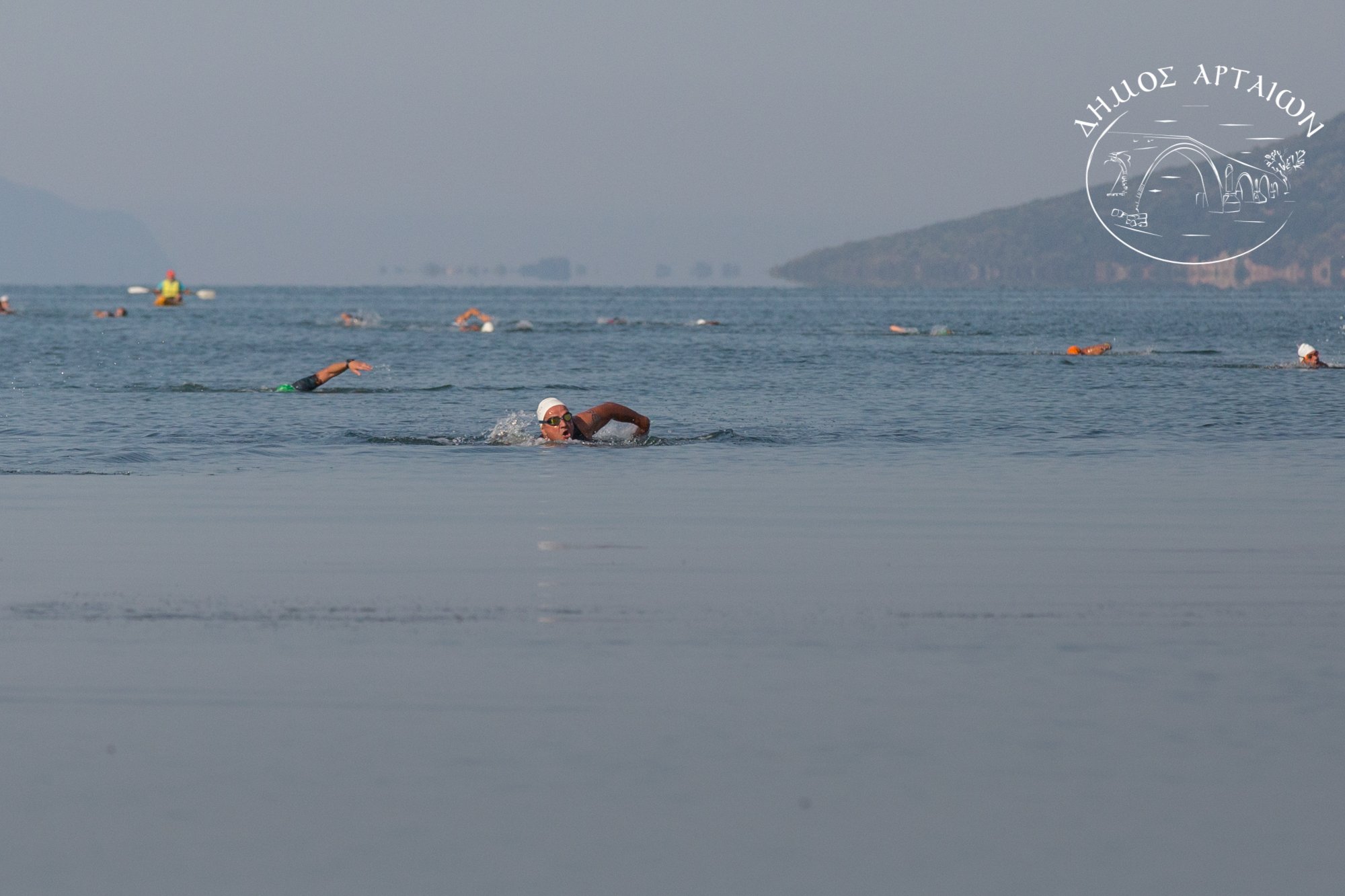 18ος Κολυμβητικός Διάπλους Αμβρακικού: To μεγάλο αθλητικό γεγονός της Άρτας με συμμετοχές από όλη την Ελλάδα