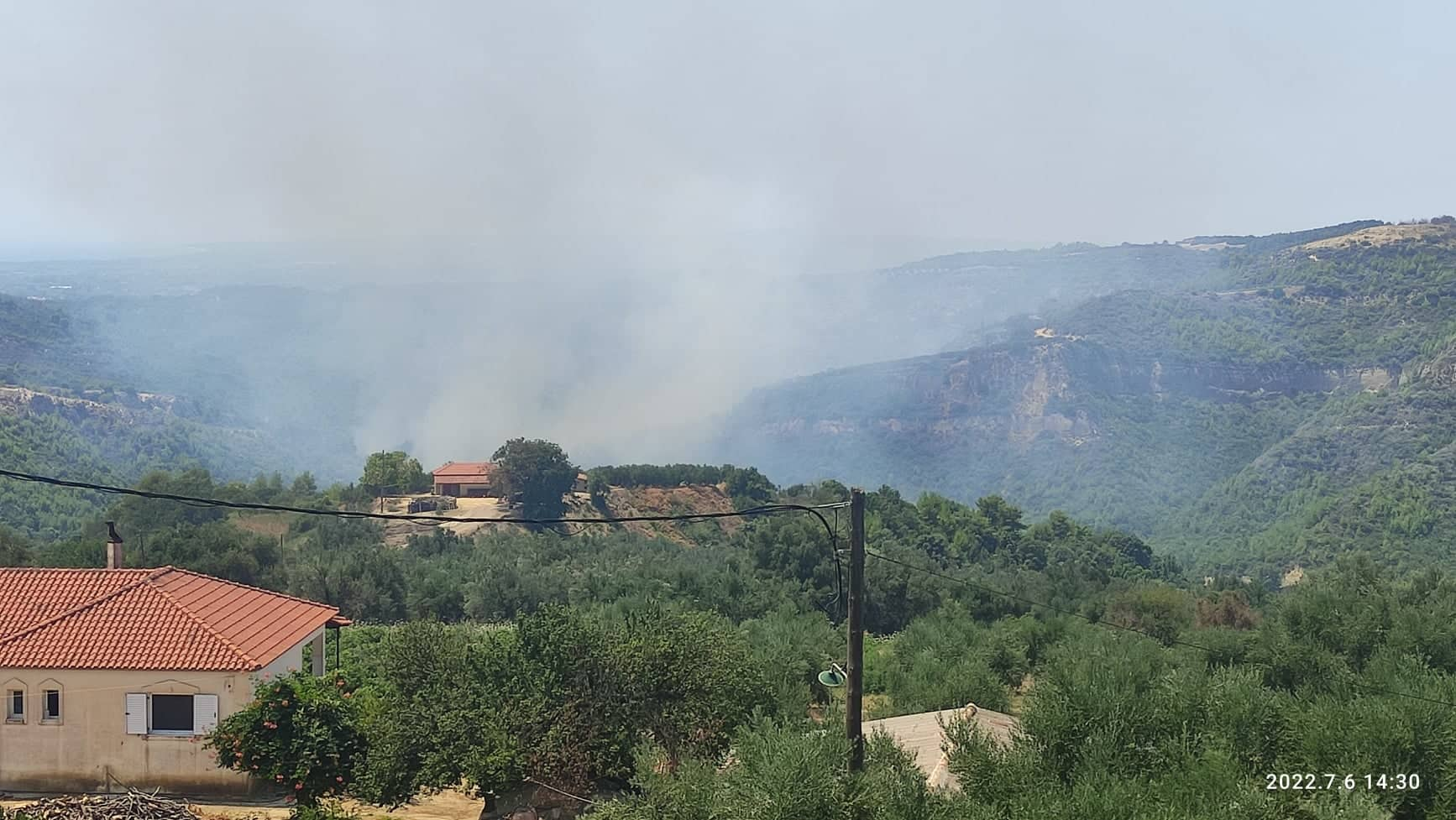 Υπό έλεγχο η φωτιά στην Κορυφή Πύργου