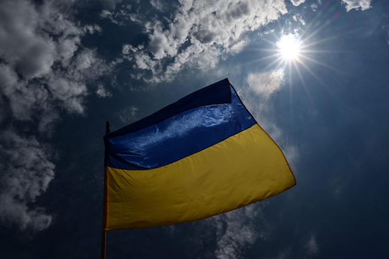 ΕΚ: Οι Ουκρανοί μπορούν να διατηρήσουν την άδεια οδήγησης στην ΕΕ