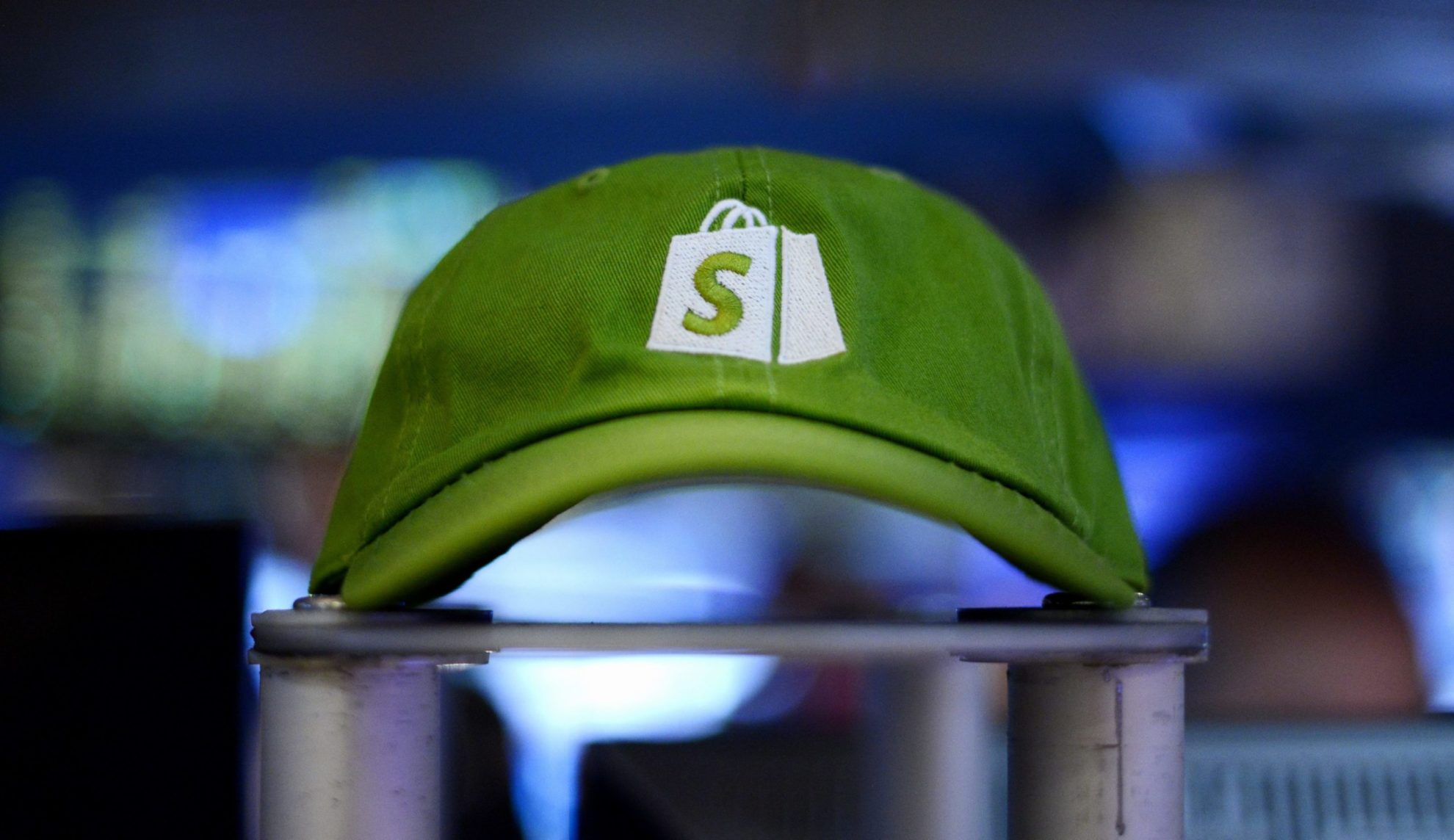Η Shopify απολύει το 10% του εργατικού δυναμικού της