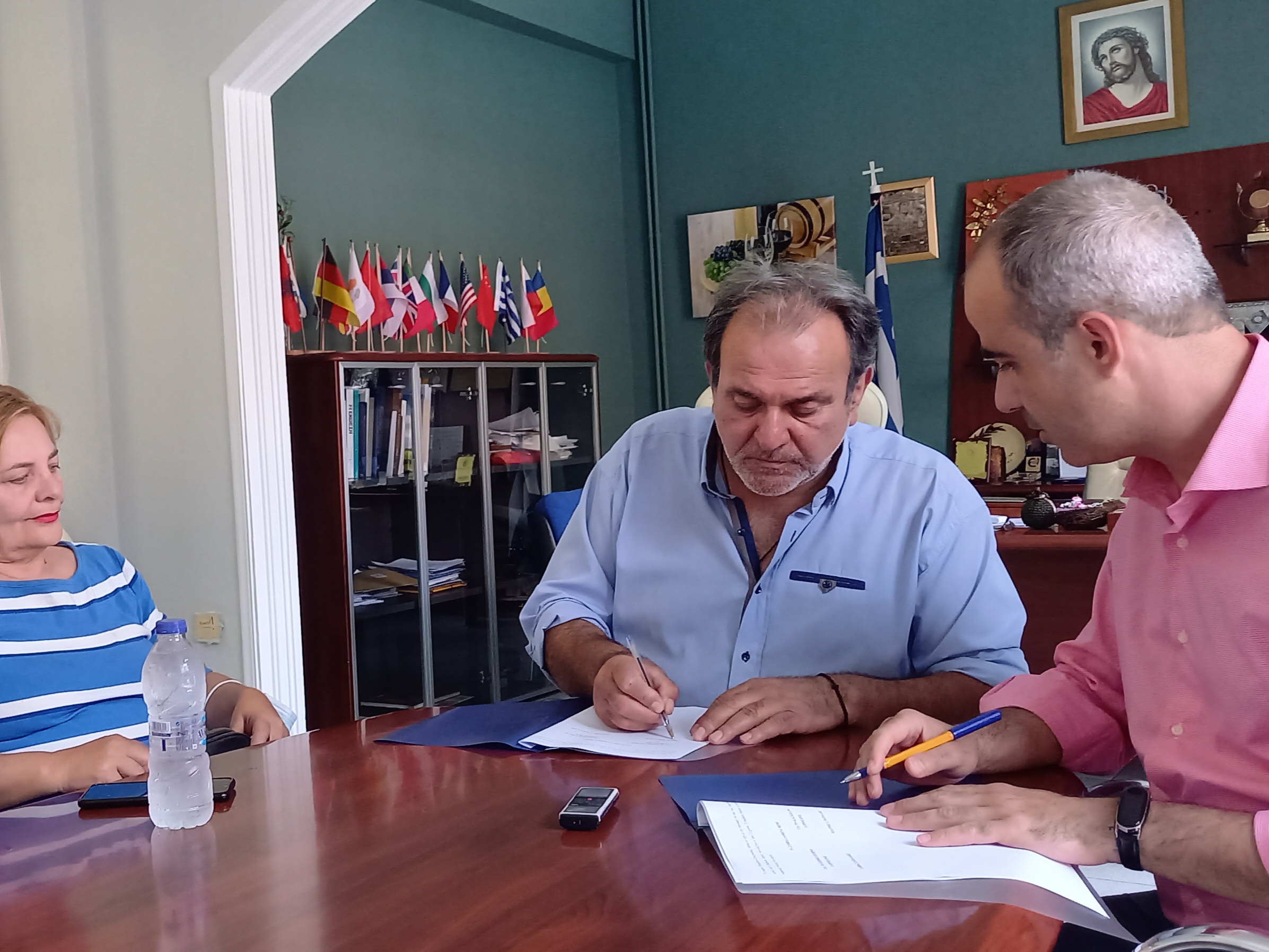 Φλώρινα: Υπογραφή συμφώνου συνεργασίας μεταξύ ΕΒΕ και Κέντρου κοινωνικής πρόνοιας
